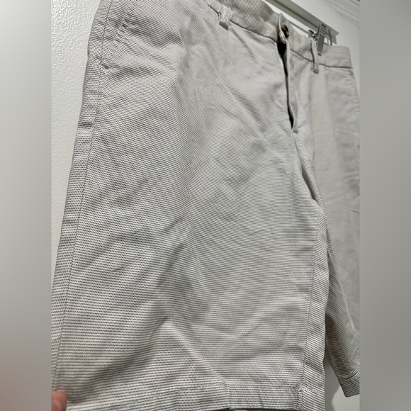 Old Navy Men Earl Grey Dot Ultimate Slim Built In Flex Chino Shorts Size 32 EUC - Picture 3 of 11